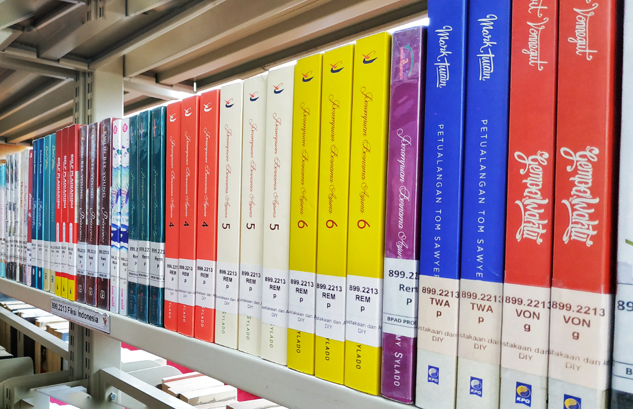 Terkadang Pengunjung Perpustakaan Suka Aneh-aneh