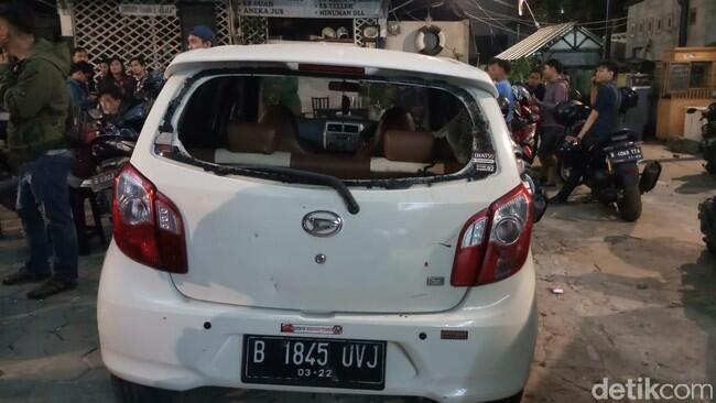 Kafe Nobar PSM-Persija di Tebet Diserang, Mobil dan Motor Rusak