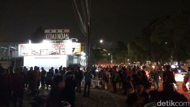 Kafe Nobar PSM-Persija di Tebet Diserang, Mobil dan Motor Rusak