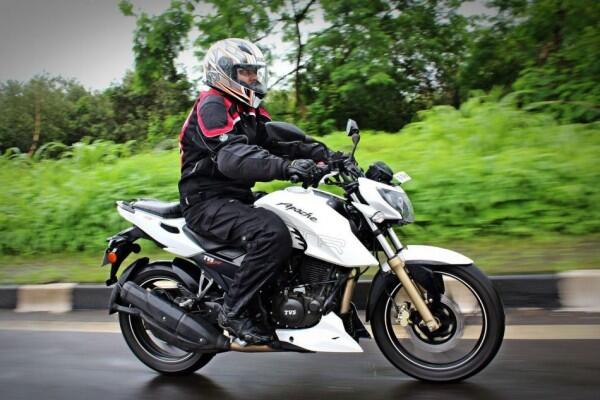 Cepat Lelah Saat Naik Motor? Perhatikan 5 Posisi Tubuh Berikut