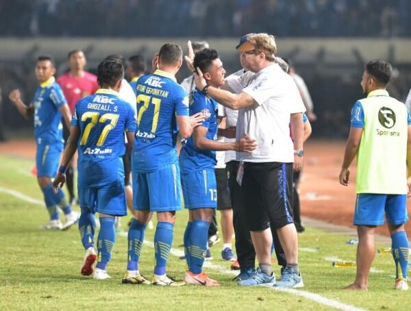 Kalah Tiga Kali Beruntun, Ada Apa dengan Persib?