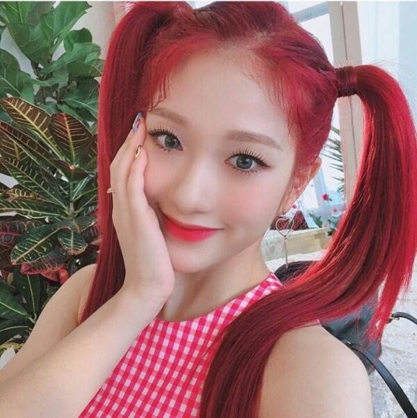 Tampil Memukai dengan Rambut Merah, Ini 9 Potret Lee Seoyeon Fromis 9