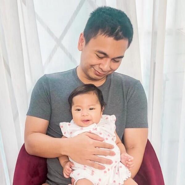 10 Potret Alinea, Anak Raditya Dika yang Wajahnya Baru Dipublish