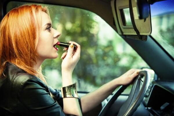 5 Hal yang Harus Kamu Lakukan Agar Lipstik Tetap Awet dan Berkualitas