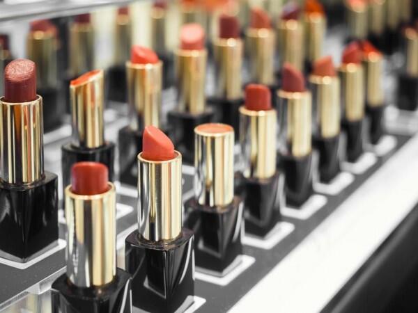 5 Hal yang Harus Kamu Lakukan Agar Lipstik Tetap Awet dan Berkualitas