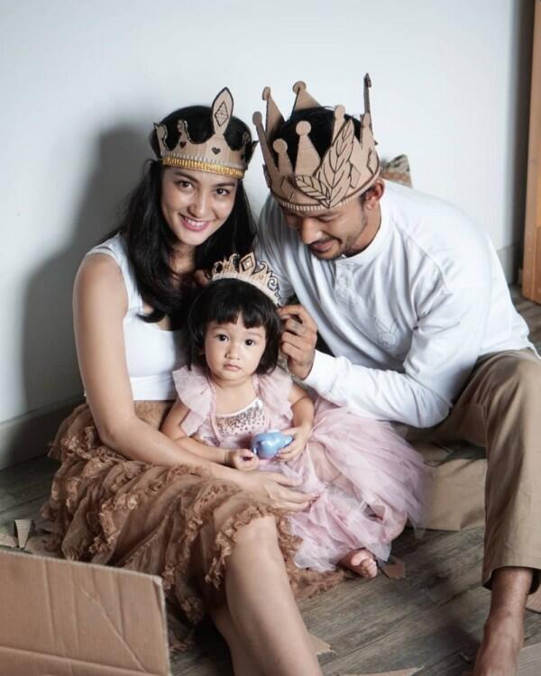 10 Potret Kebersamaan Rio Dewanto dengan Sang Anak, Kompak Banget!