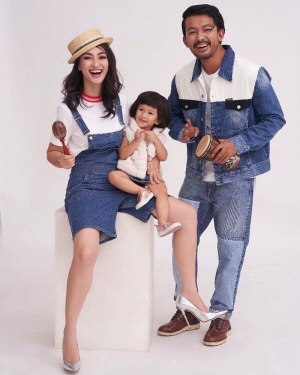 10 Potret Kebersamaan Rio Dewanto dengan Sang Anak, Kompak Banget!