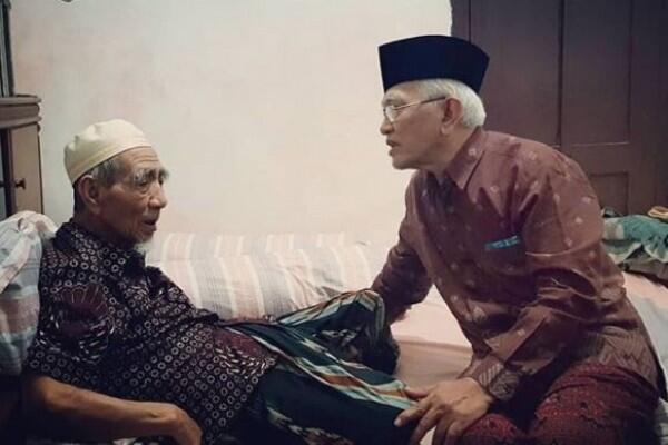 Gus Mus Ungkap Doa Terakhir Mbah Moen