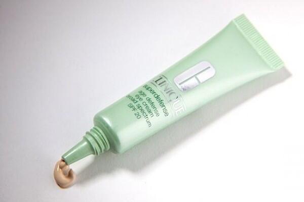 Kulit Terlindungi, 5 Produk Eye Cream Ini Dilengkapi dengan SPF Lho!
