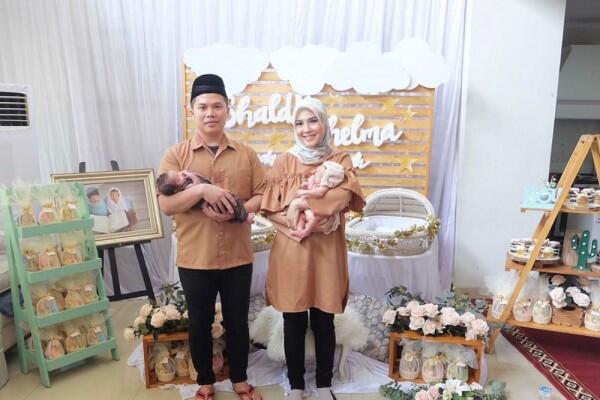 9 Momen Bahagia Prosesi Aqiqah Anak Kembar Ratna Galih & Sawkani