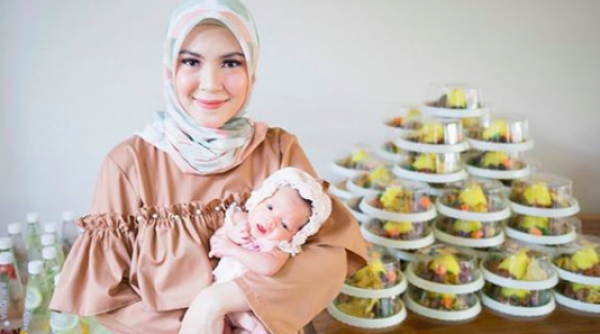 9 Momen Bahagia Prosesi Aqiqah Anak Kembar Ratna Galih & Sawkani