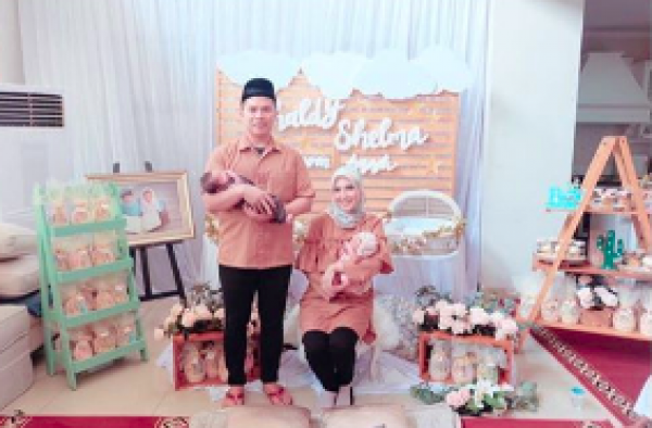 9 Momen Bahagia Prosesi Aqiqah Anak Kembar Ratna Galih & Sawkani