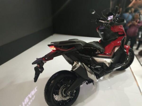Yamaha NMAX Bukan Saingan Honda ADV 150, Ini 4 Alasannya!
