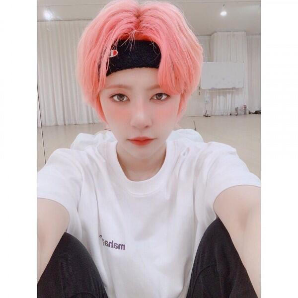 Disebut Sebagai The Next Amber f(x), 10 Potret Miya GWSN yang Boyish!