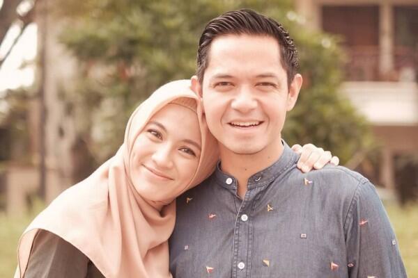 10 Artis Ini Mantap Menikah dengan Pria Lebih Dewasa