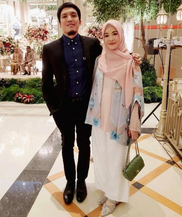 10 Artis Ini Mantap Menikah dengan Pria Lebih Dewasa