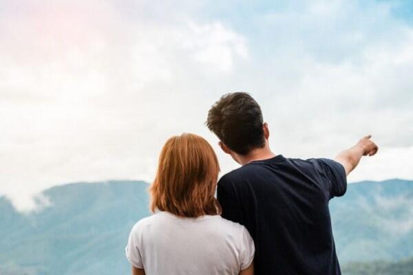 6 Alasan Harus Berkencan dengan Pria yang Cinta Keluarga