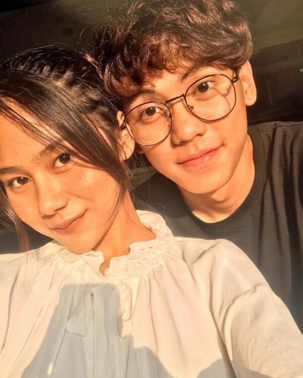 10 Potret Mesra Nadin Amizah dan Sang Pacar, Gemas Banget!