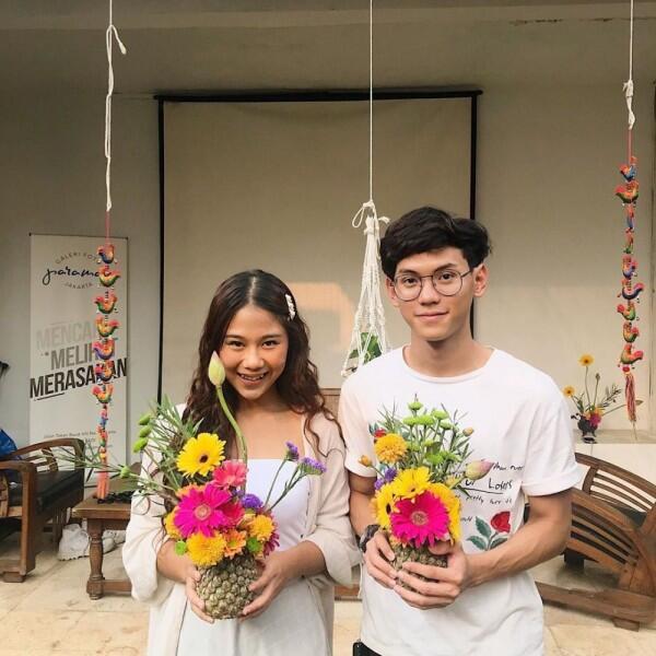 10 Potret Mesra Nadin Amizah dan Sang Pacar, Gemas Banget!