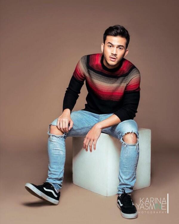 9 Daily Outfit Rizky Nazar, Cocok Buat ke Kampus dan Nongkrong!