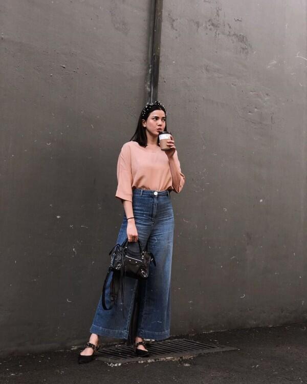 10 Mix & Match Denim Culotte ala Seleb, Bikin Gaya Makin Epic!
