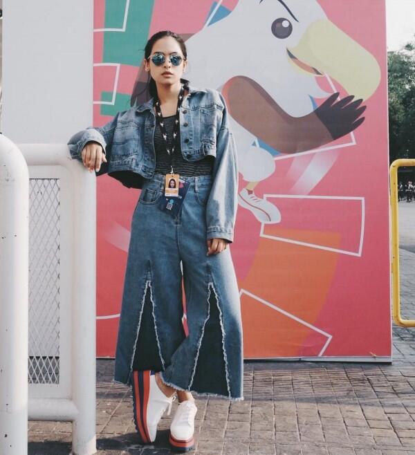 10 Mix & Match Denim Culotte ala Seleb, Bikin Gaya Makin Epic!