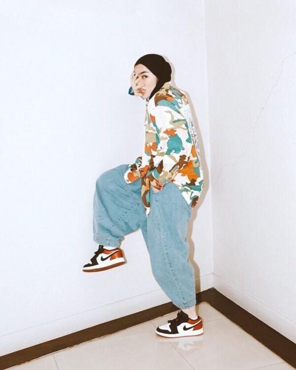 10 Mix & Match Denim Culotte ala Seleb, Bikin Gaya Makin Epic!