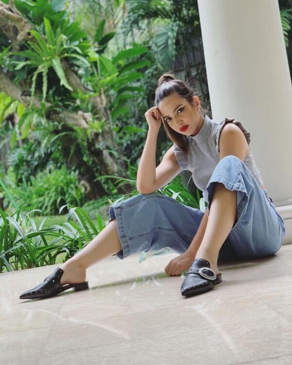 10 Mix & Match Denim Culotte ala Seleb, Bikin Gaya Makin Epic!