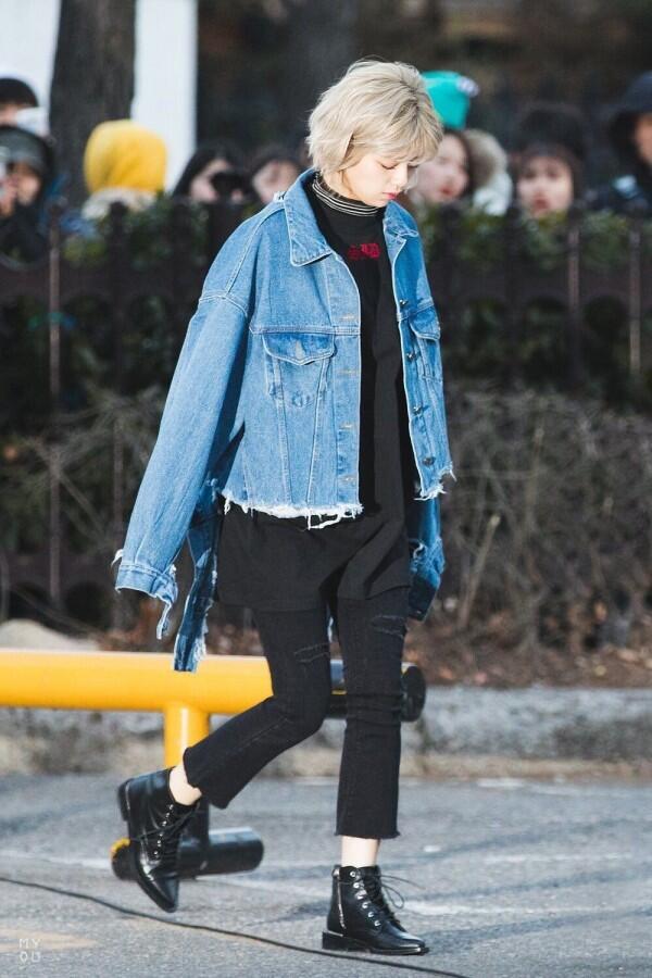 9 Inspirasi OOTD Boyish ala Idol Korea, Cocok buat Si Cewek Tomboy!