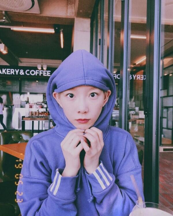 Menggemaskan, Ini 12 Gaya Berfoto Taeyeon yang Aneh tapi Lucu!