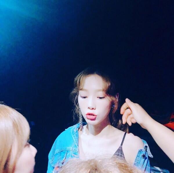 Menggemaskan, Ini 12 Gaya Berfoto Taeyeon yang Aneh tapi Lucu!