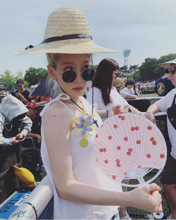 Menggemaskan, Ini 12 Gaya Berfoto Taeyeon yang Aneh tapi Lucu!