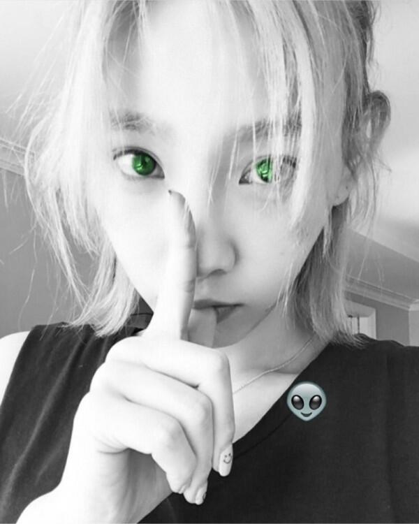 Menggemaskan, Ini 12 Gaya Berfoto Taeyeon yang Aneh tapi Lucu!