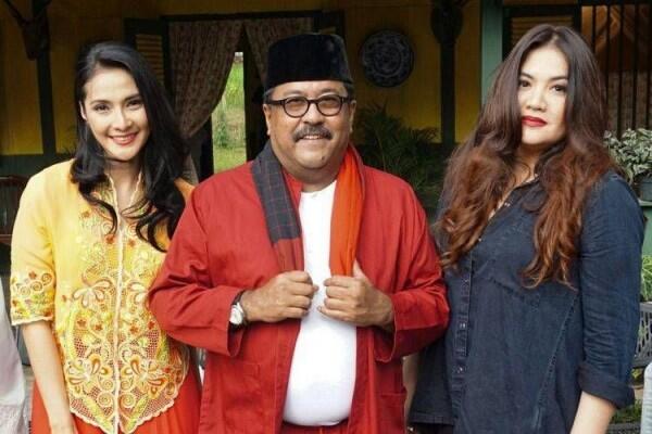 5 Film Indonesia Ini Mengisahkan Cinta Segitiga, Bikin Baper Abis