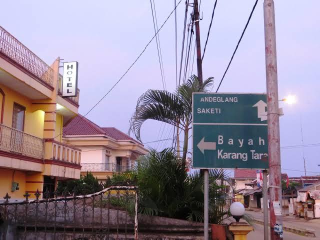 Di Ufuk Pantai Bayah