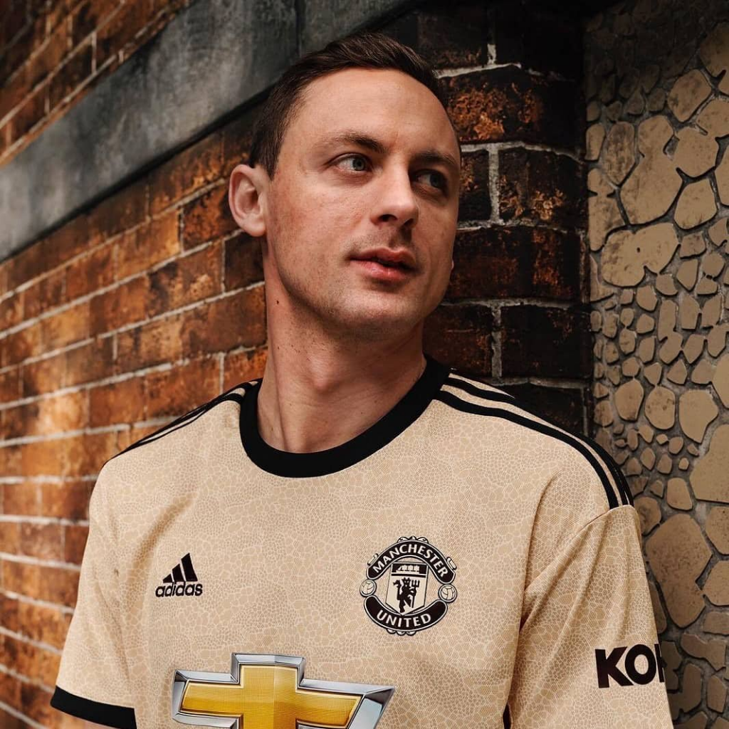 Jersey ketiga dari Top Six liga inggris, mana yang terbaik?