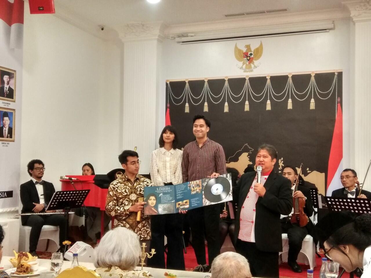 Vidi Aldiano dan Vadi Akbar Rilis Album Bertajuk Eyang S. Darsih di Teras Istana!