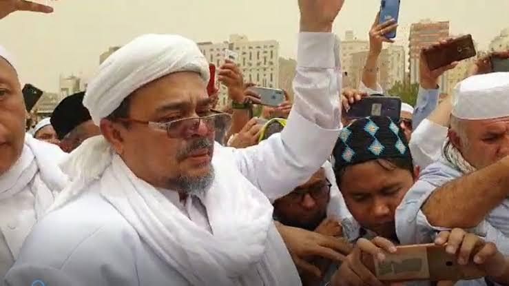 Rizieq Shihab Ikut Berdoa di Pemakaman Mbah Moen di Makkah