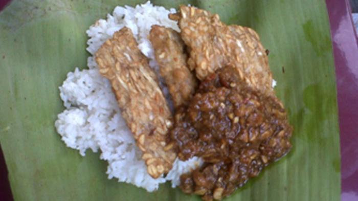 Makana Nasi Bungkus Yang Unik 5 Kebiasaan Unik  Cara Makan  Orang Indonesia yang  Tak 