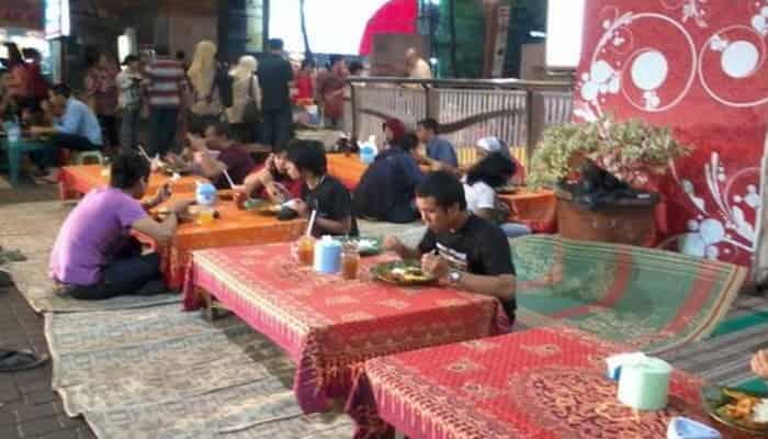 5 Kebiasaan Unik Cara Makan Orang Indonesia yang Tak Dilakukan di Negara Lain