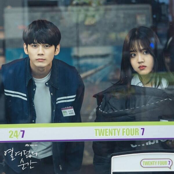 10 Potret Kedekatan Ong Seongwu & Kim Hyanggi dalam Drama Moment of 18