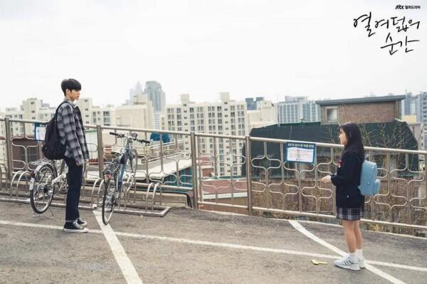 10 Potret Kedekatan Ong Seongwu & Kim Hyanggi dalam Drama Moment of 18