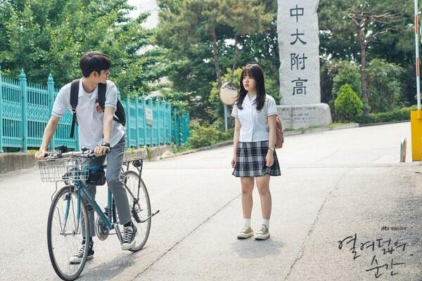 10 Potret Kedekatan Ong Seongwu & Kim Hyanggi dalam Drama Moment of 18