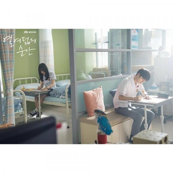 10 Potret Kedekatan Ong Seongwu & Kim Hyanggi dalam Drama Moment of 18