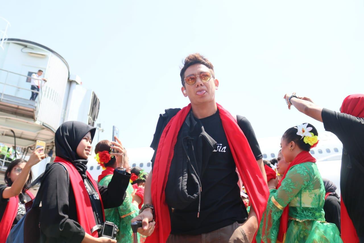 Gala Premier Film Bumi Manusia dan Perburuan Disambut Meriah di Surabaya!