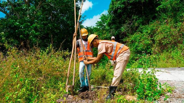 Bangun Jaringan, PLN Bawa Listrik ke Dusun Punik di Pedalaman NTB