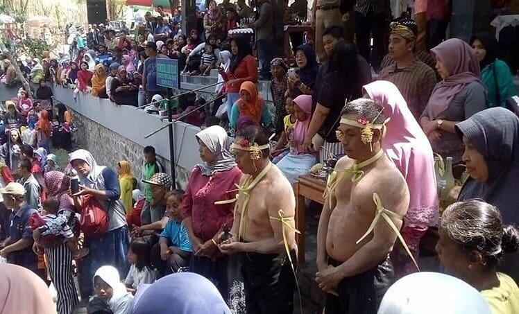 Tradisi di Sini Mulai dari Perang Nasi sampai Nikah sama Peri pun Ada Gan!