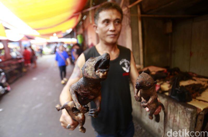 Foto: Anjing Hingga Ular Pun Dimakan di Tomohon