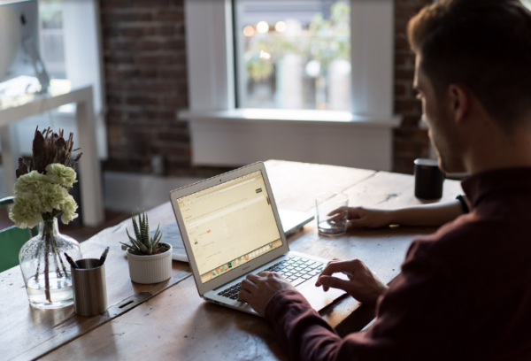 5 Tips Menjalin Asmara dengan Teman Sekantor