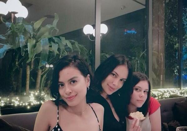 Ulang Tahun, 10 Pesona Awet Muda Sophia Latjuba di Usia ke-49 Tahun